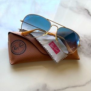 Rose Gold Aviator Ray-Ban Sunglasses